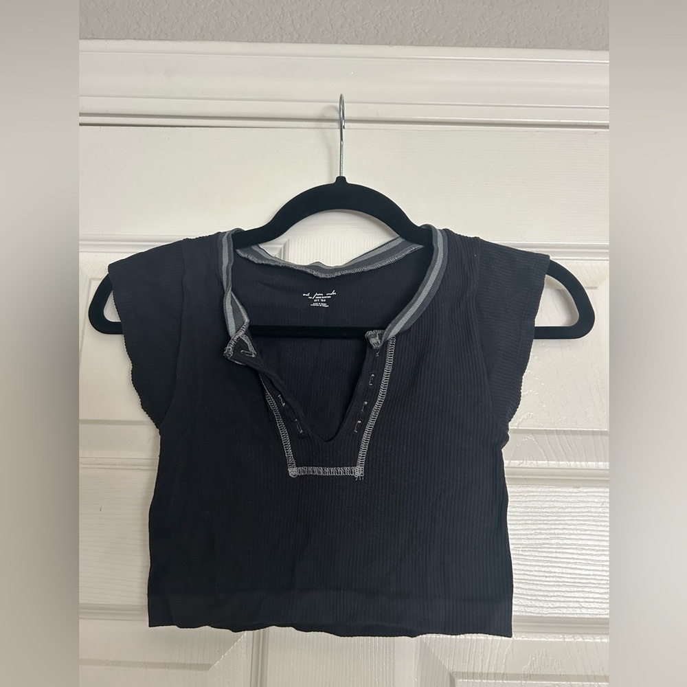 Urban Outfitters black crop top- size xs/s in black